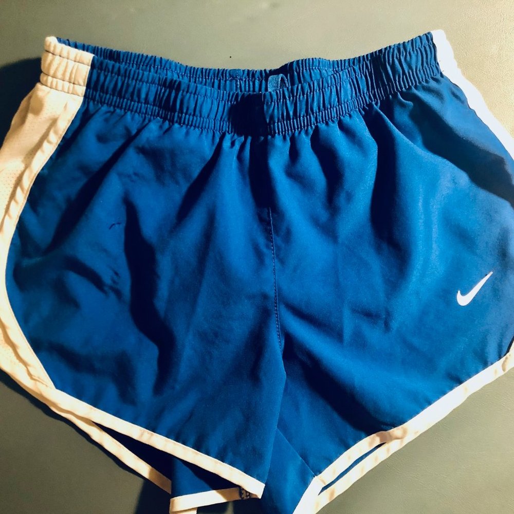 Kid's Nike blue shorts with lining!